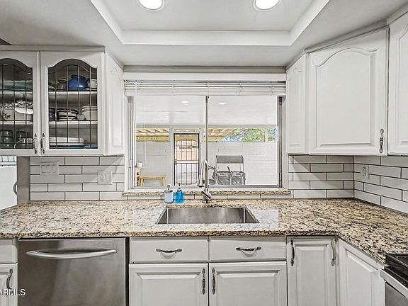 3rd image of 557 N HOBSON Plaza