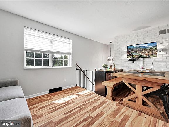 4th image of 2413 Potomac Ave