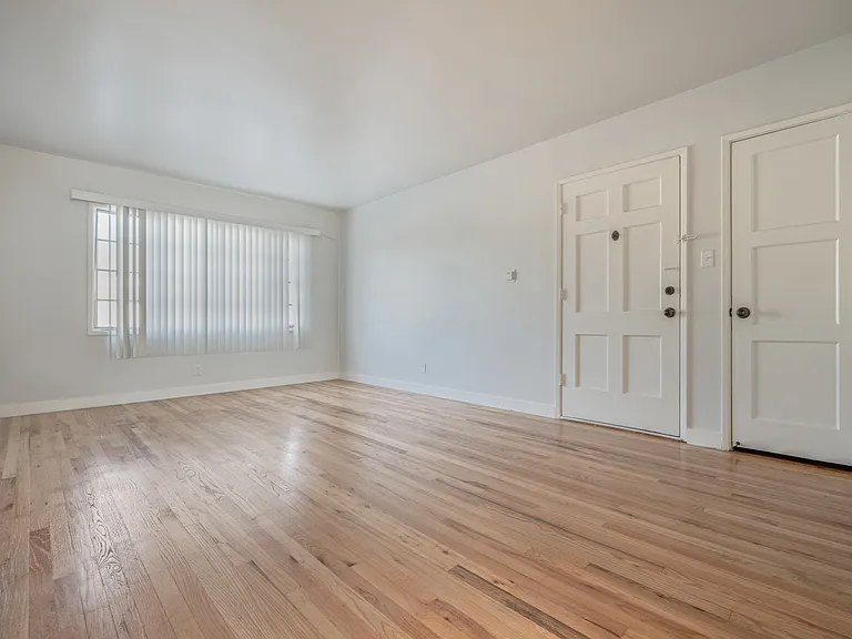 4320 Santa Rosalia Dr #B — Photo 7