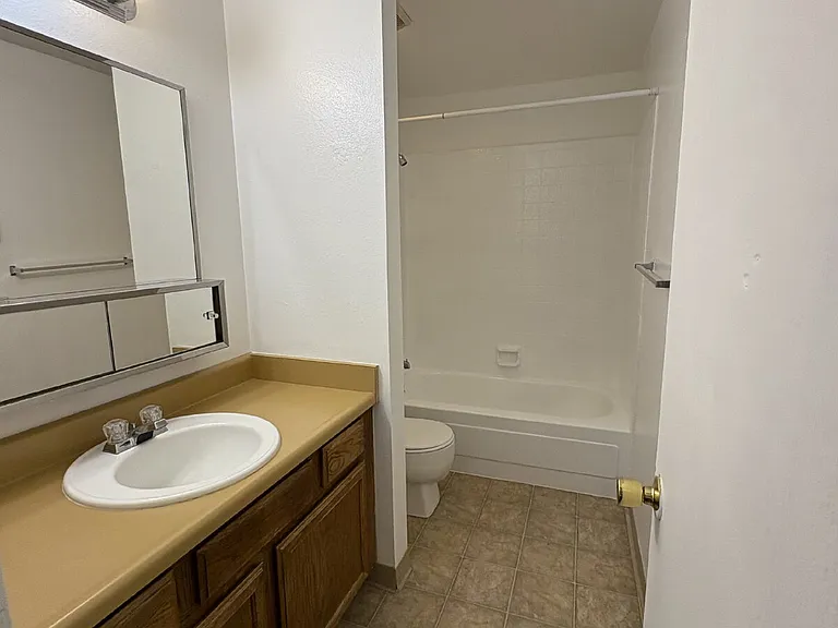 820 Bennett Ave — Photo 8