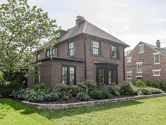 4th image of 1684 Cambridge Blvd