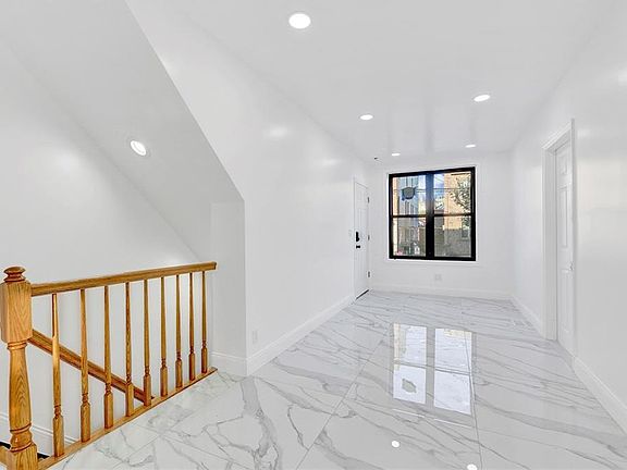 5th image of 1920 W 7th St Floor 1