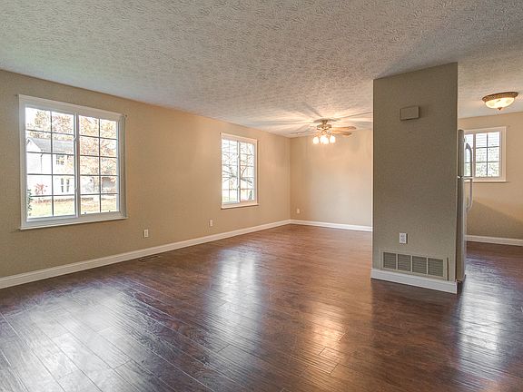 3rd image of 263 Carlin Ct W