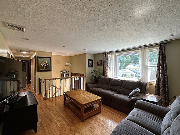 3rd image of 10 Paul Rd