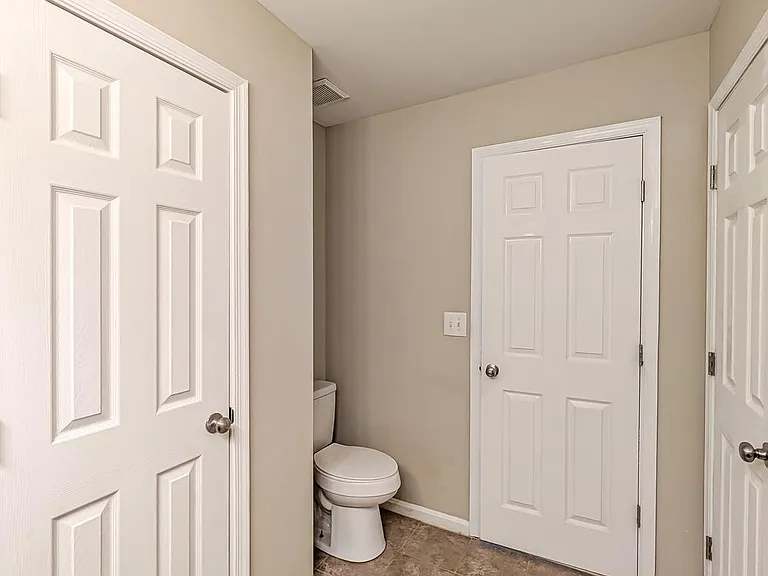 21530 Warwick Ct — Photo 30
