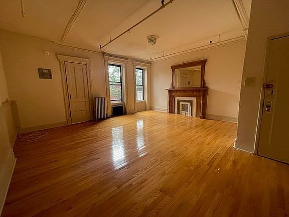 2nd image of 130 W 121st St APT 3R