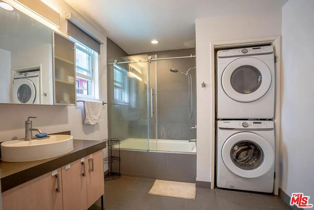1 bed, 1.0 bath, 830 sqft, $2,600 — Photo 2