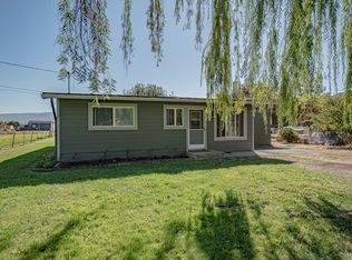 912 S Stage Rd #B, Medford, OR 97501