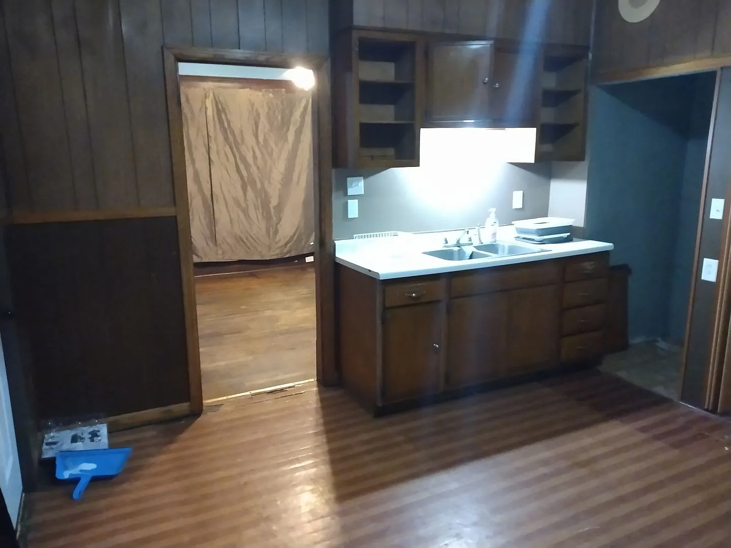 Large 3 bed / 2 bath available now! — Photo 3