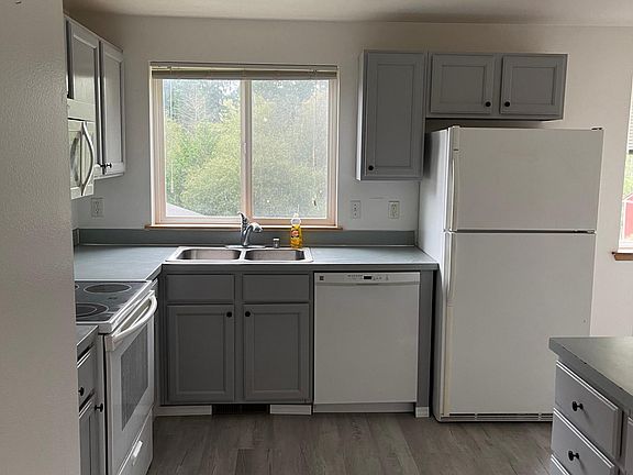3rd image of 242 Bower Ln