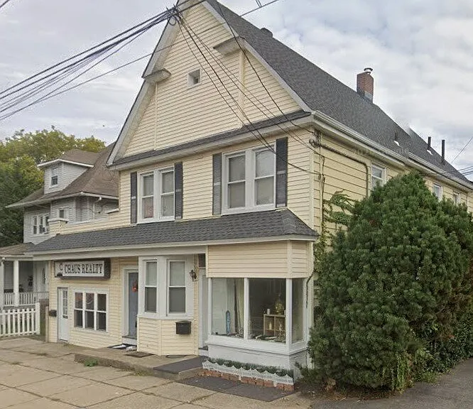 270 Terrace Ave — Photo 1