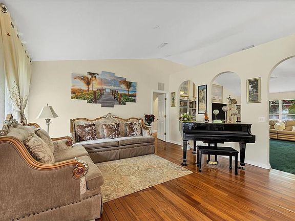 5th image of 1167 Jeannin Dr