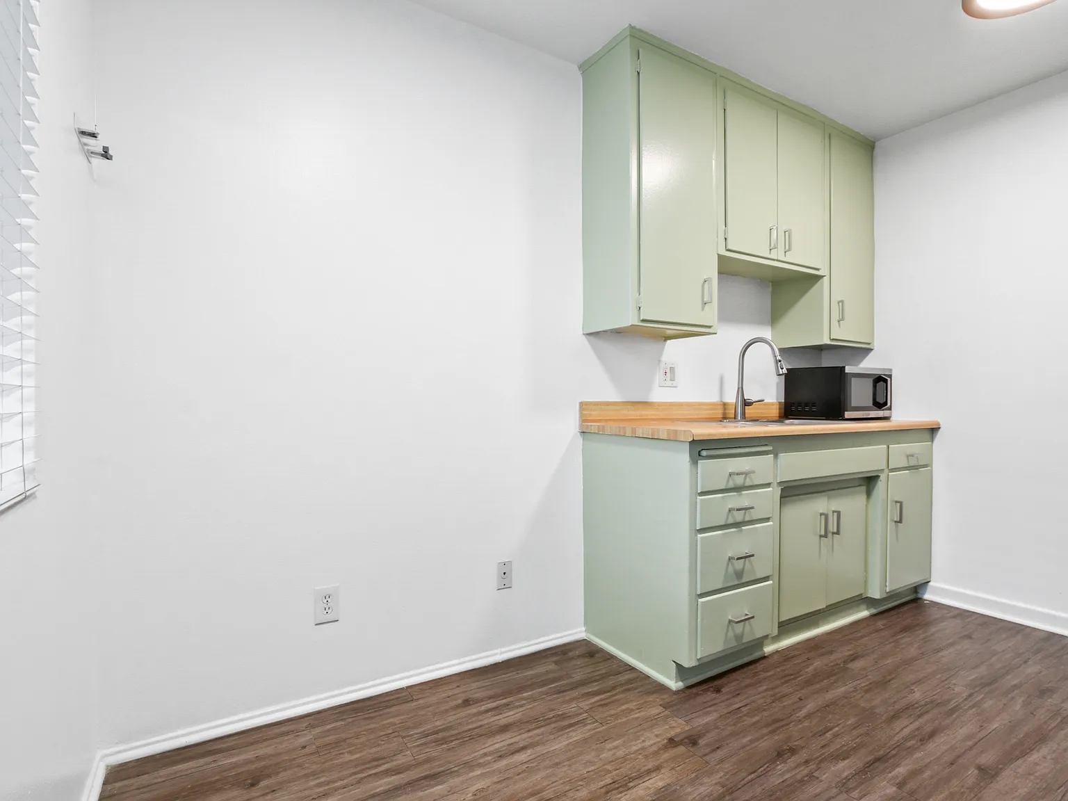 1 bed, 650 sqft, $1,950 — Photo 3