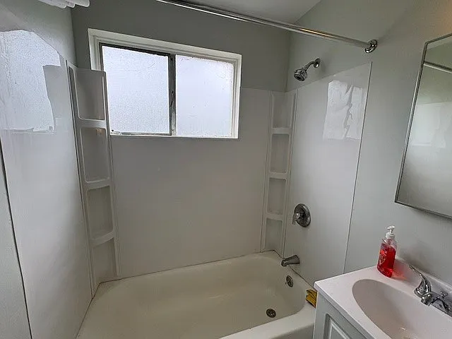 935 S Grand View St #2 — Photo 4