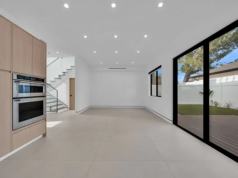 19021 Ingomar St — Photo 9
