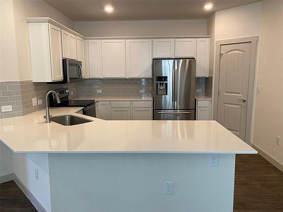 3rd image of 3117 Bragg Pl