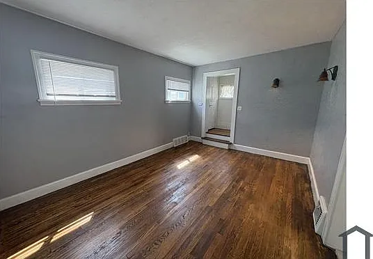 9412 Grand Division Ave — Photo 8