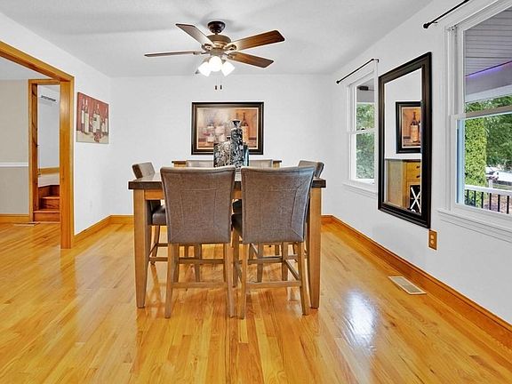 4th image of 9 Amy Lynne Ln