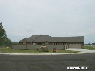 2 S The Gates Cir, Murray, KY 42071