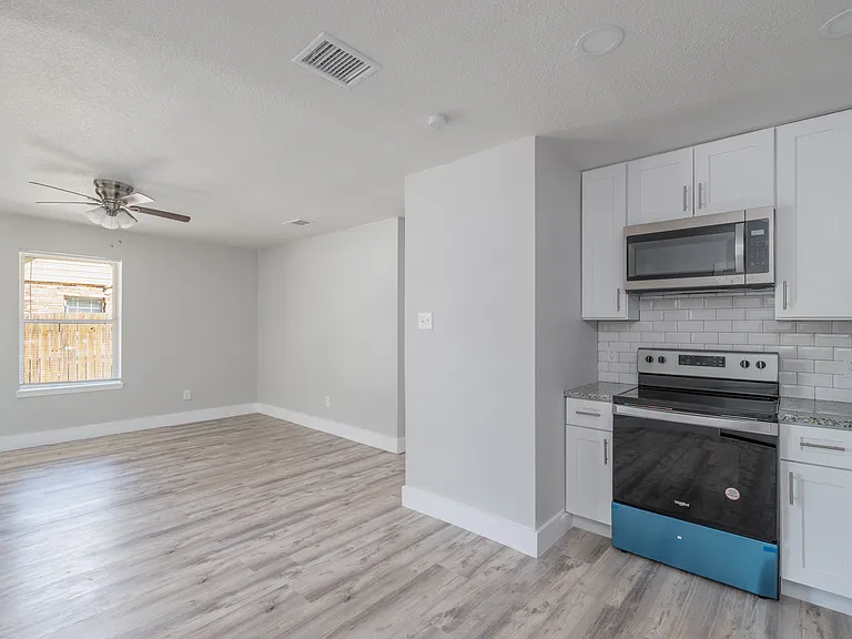 5914 Asbury Ave #A — Photo 3