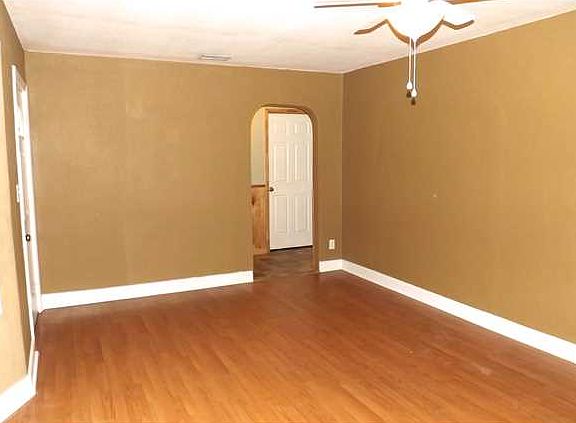 3rd image of 1519 Truman Ave