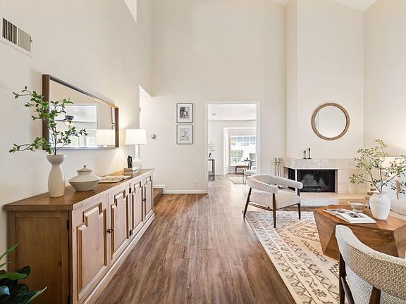 4th image of 14 Holmes Ln