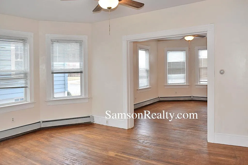 3 bed, $1,900 — Photo 3