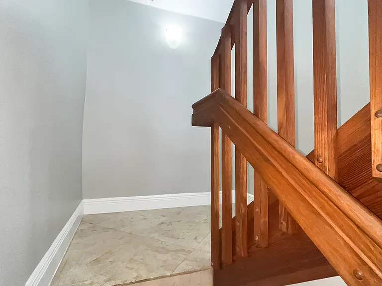 1045 SW 9th Ct — Photo 15