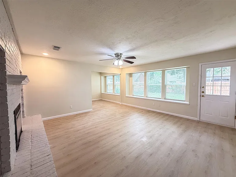 4251 Rosegate Dr — Photo 6