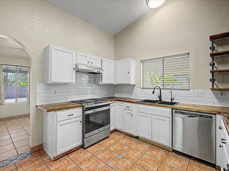 7992 S Lennox Ln — Photo 9