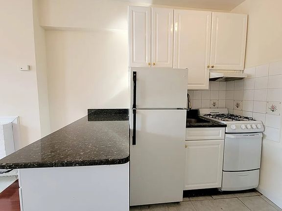 4th image of 309 E 37th St #3V