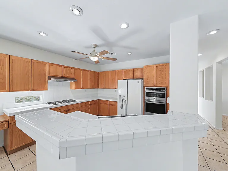 2367 Thayer Ave — Photo 16