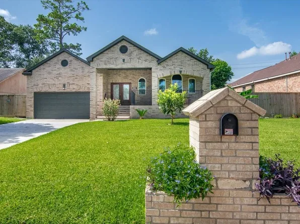 5343 Oak Cove Dr, Houston, TX 77091