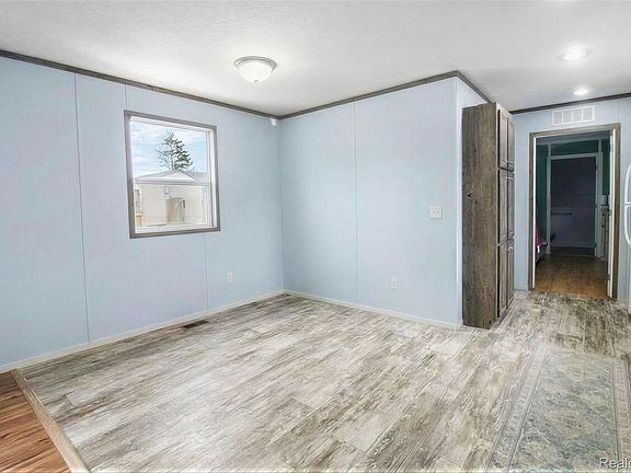 4th image of 669 Lafferty Dr