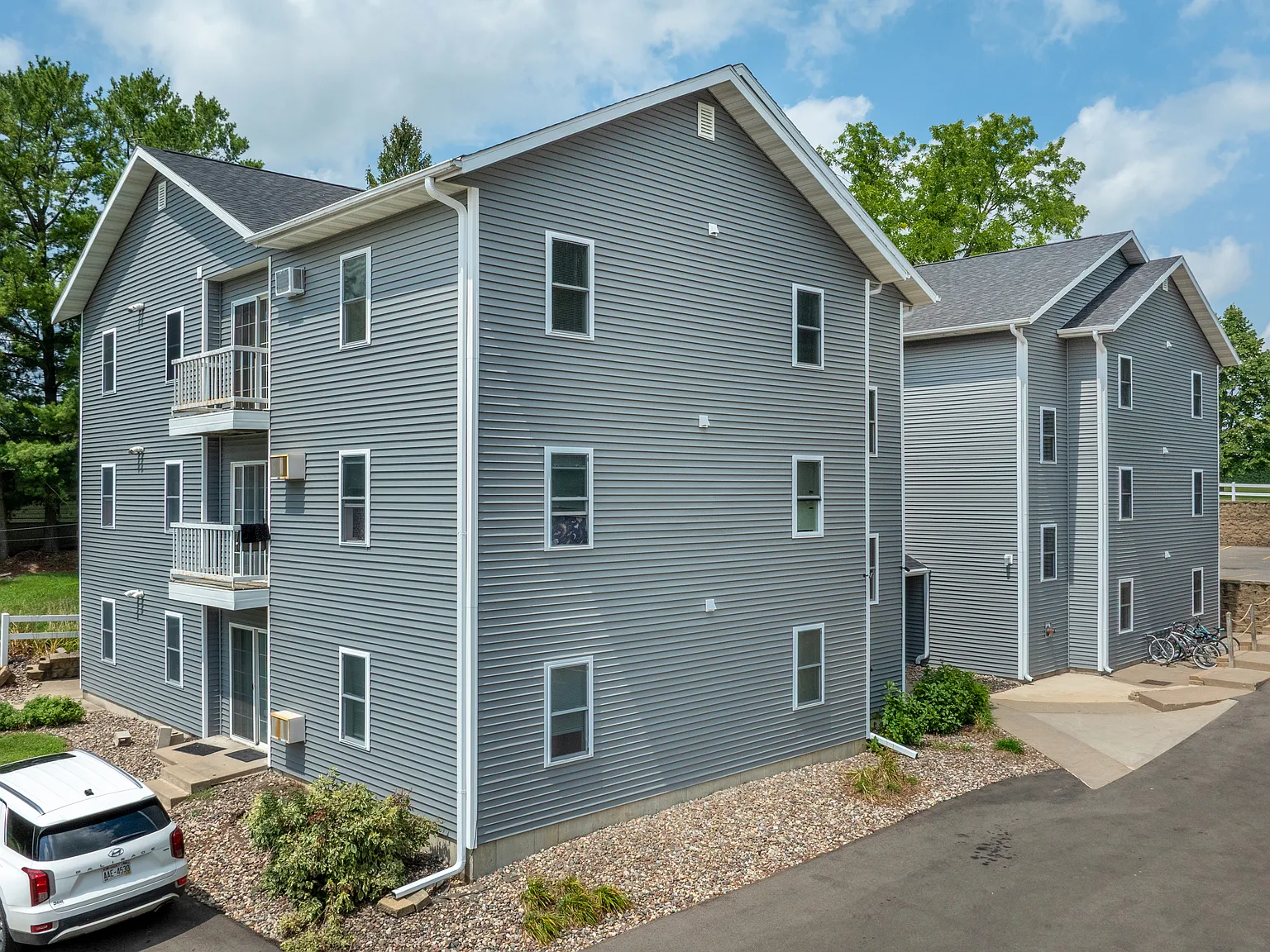 PIONEER RIDGE APARTMENTS — Photo 4