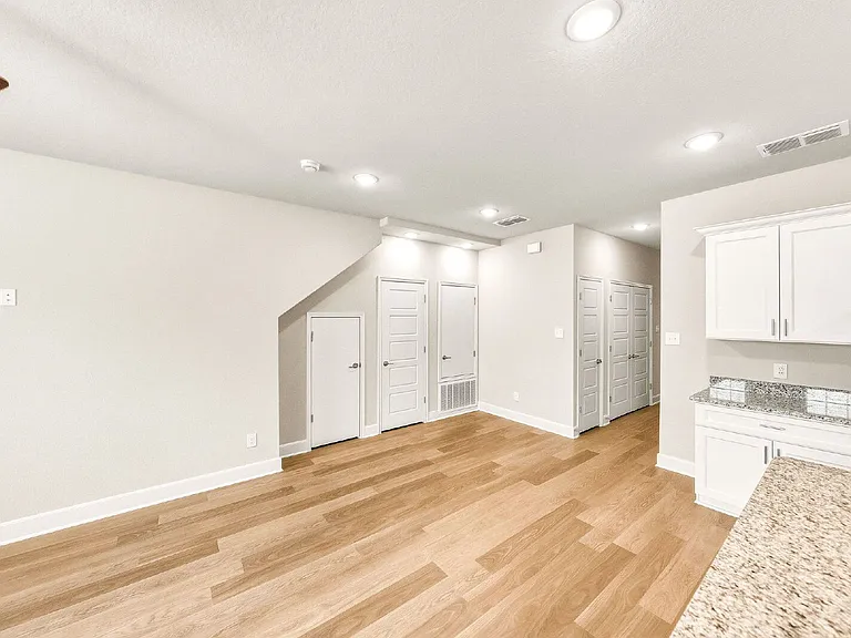 7215 Magnolia Vlg #101 — Photo 13