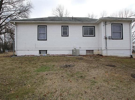 5th image of 7 Hermitage Dr