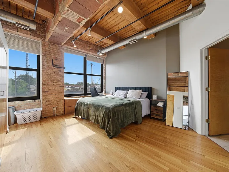 2310 S Canal St #201 — Photo 15