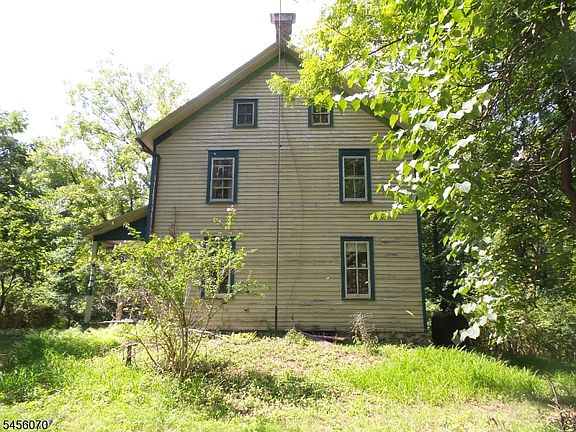 4th image of 146 River Rd