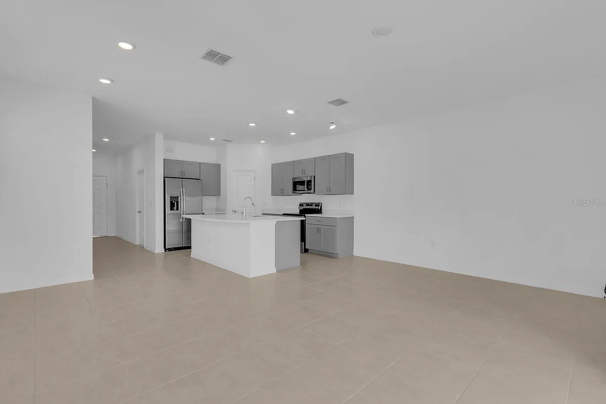 3 bed, 2.5 bath, 1574 sqft, $1,950 — Photo 2
