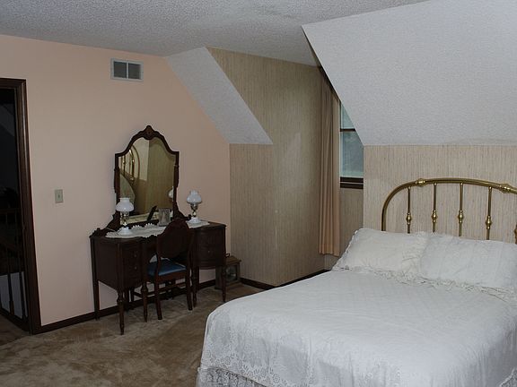 5th image of 7953 W U Ave