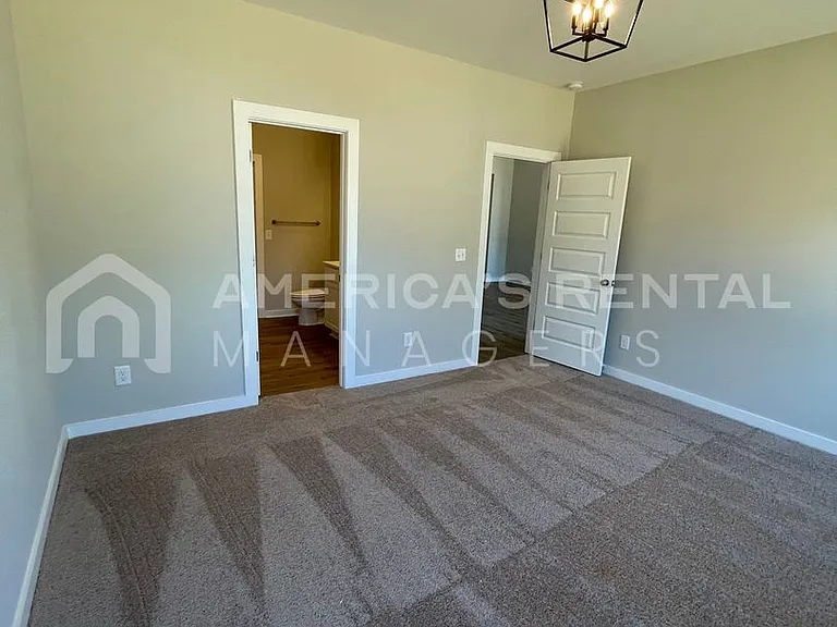 2124 Sullivan Dr — Photo 11