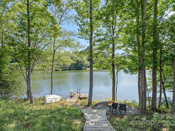 135 Pondhaven Cir, Mooresville, NC 28117