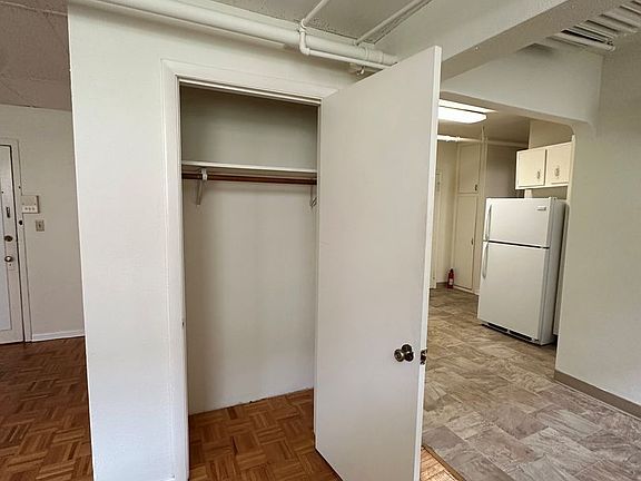 4th image of 2817 Xerxes Ave S APT B