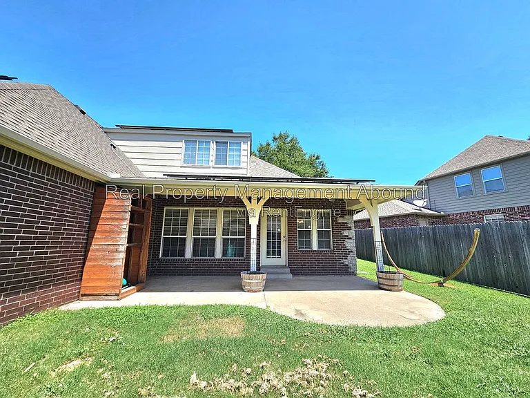 809 W Granger St — Photo 44