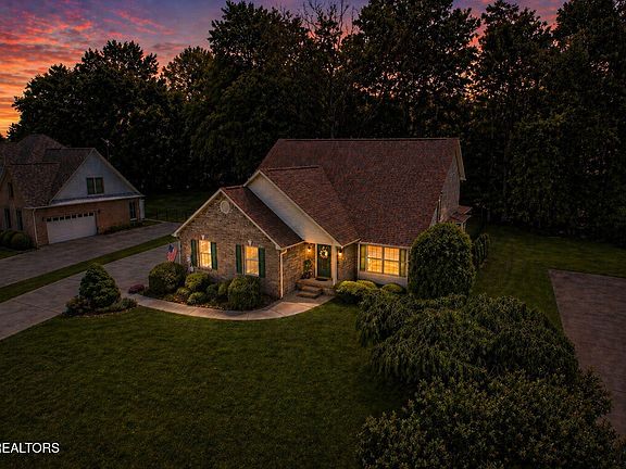 3rd image of 143 Cheshire Dr