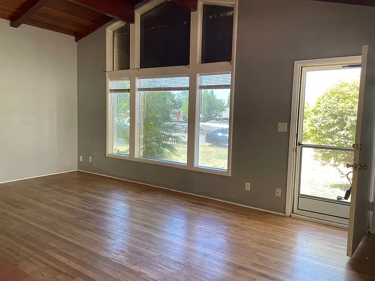 412 Barnes Ave — Photo 4