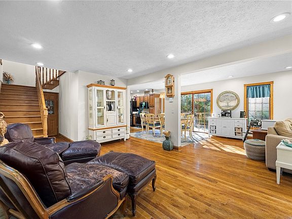 4th image of 9 Viroqua Dr