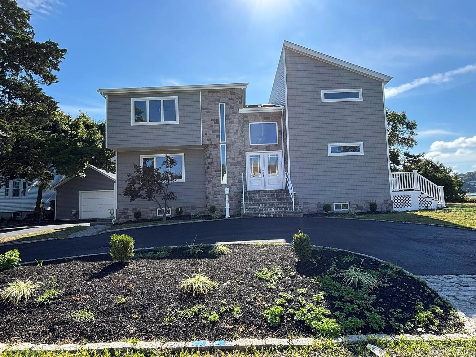 35 Adams Avenue photo 1