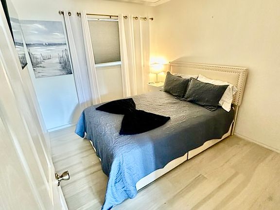 5th image of 210 W Gardenia St #12